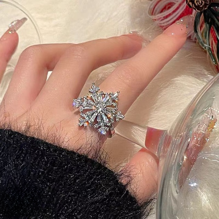 Sparkling Flower Rotating Ring – Adjustable