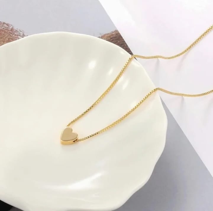 Tiny Heart Pendant Necklace – Golden
